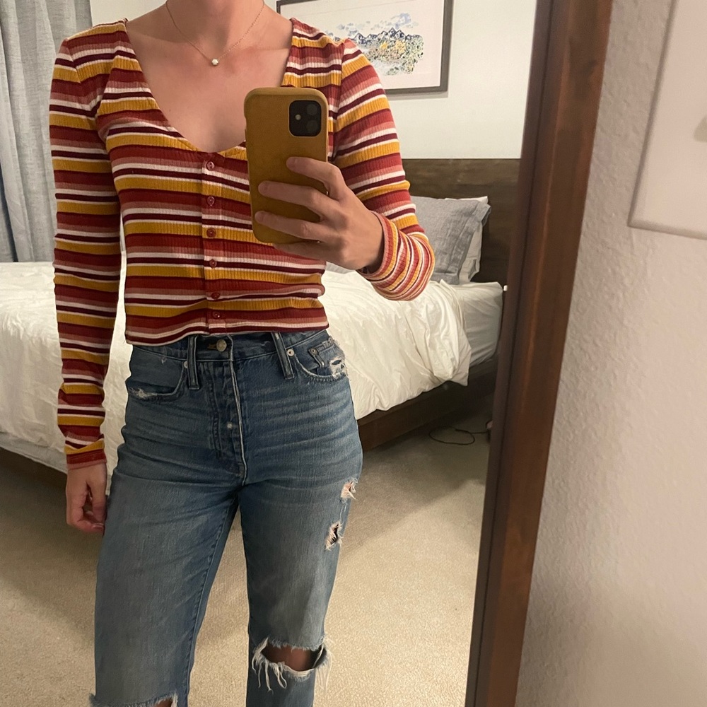 Long sleeve striped crop top